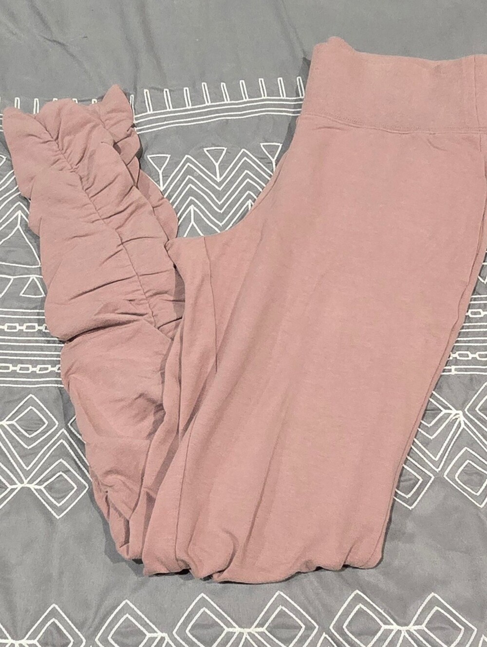 Alo Yoga Solar Sweatpants In A Dusty Pink color. Size small.